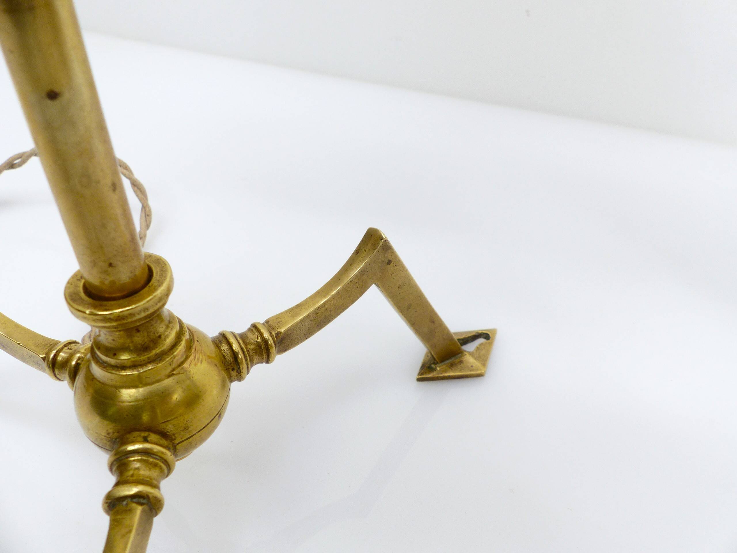 Articulated tripod lamp base in brass, Arts & Crafts style, in the manner of.