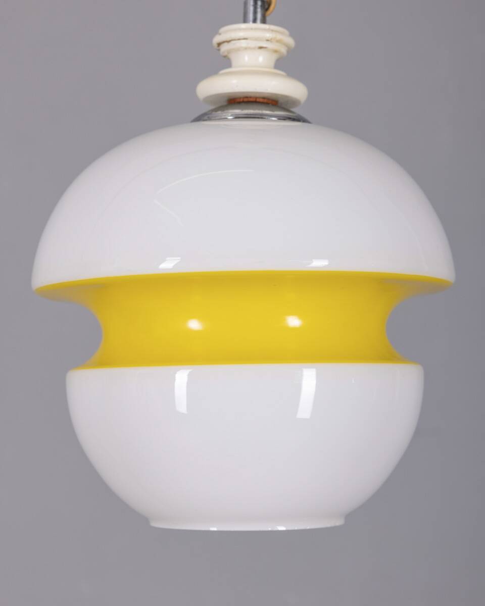 VINTAGE 1970S CHANDELIER IN WHITE AND YELLOW GLASS, ITALIAN DESIGN