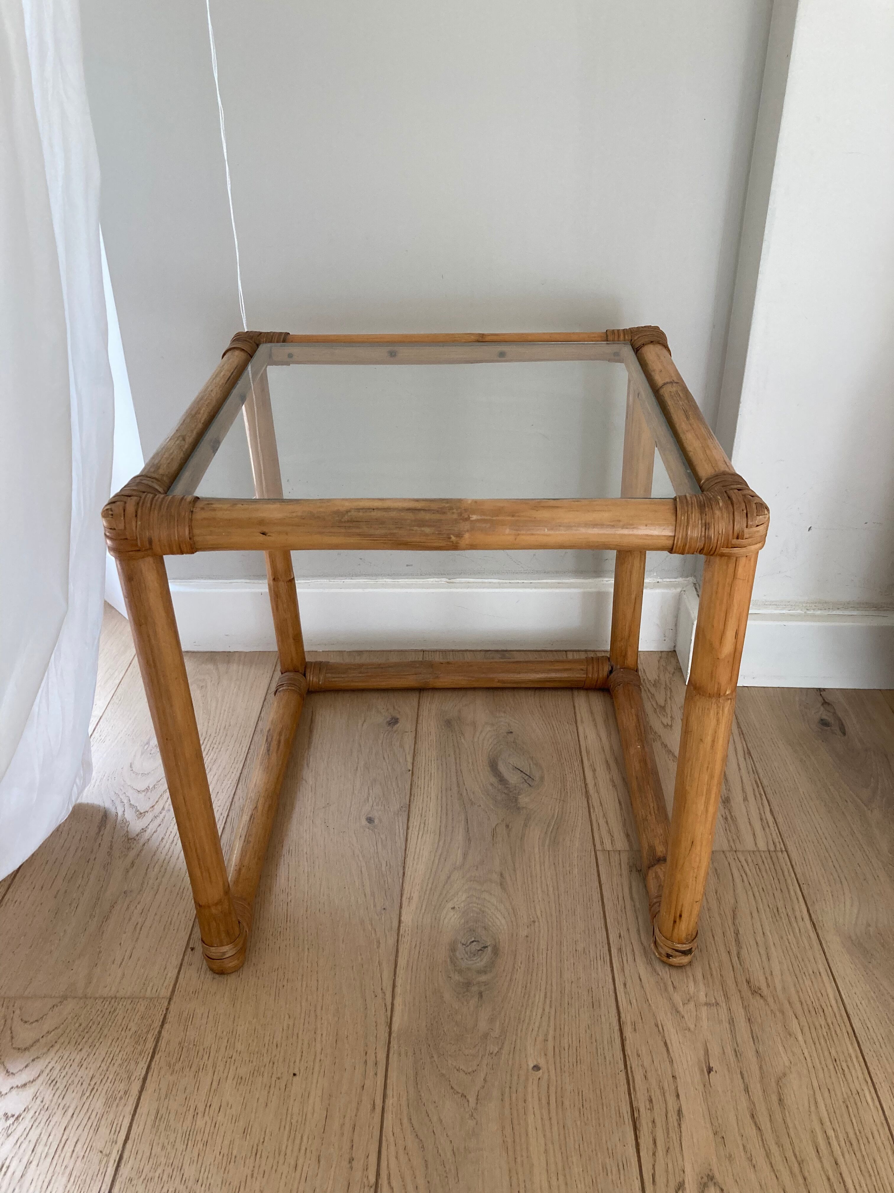 Table d’appoint rotin