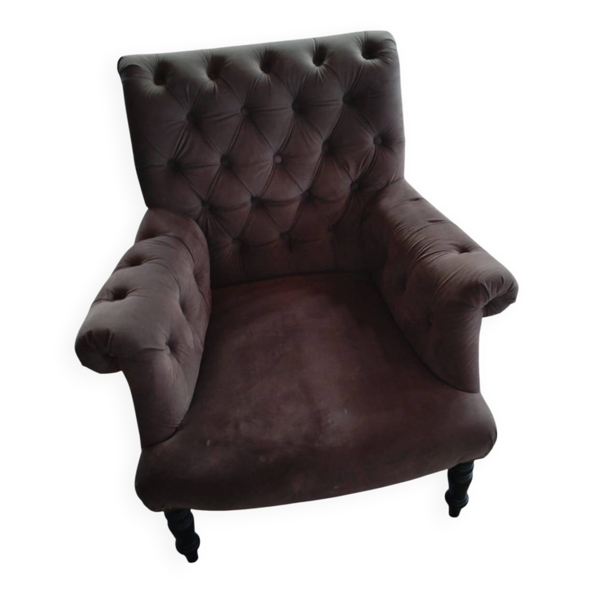 Buttoned armchair