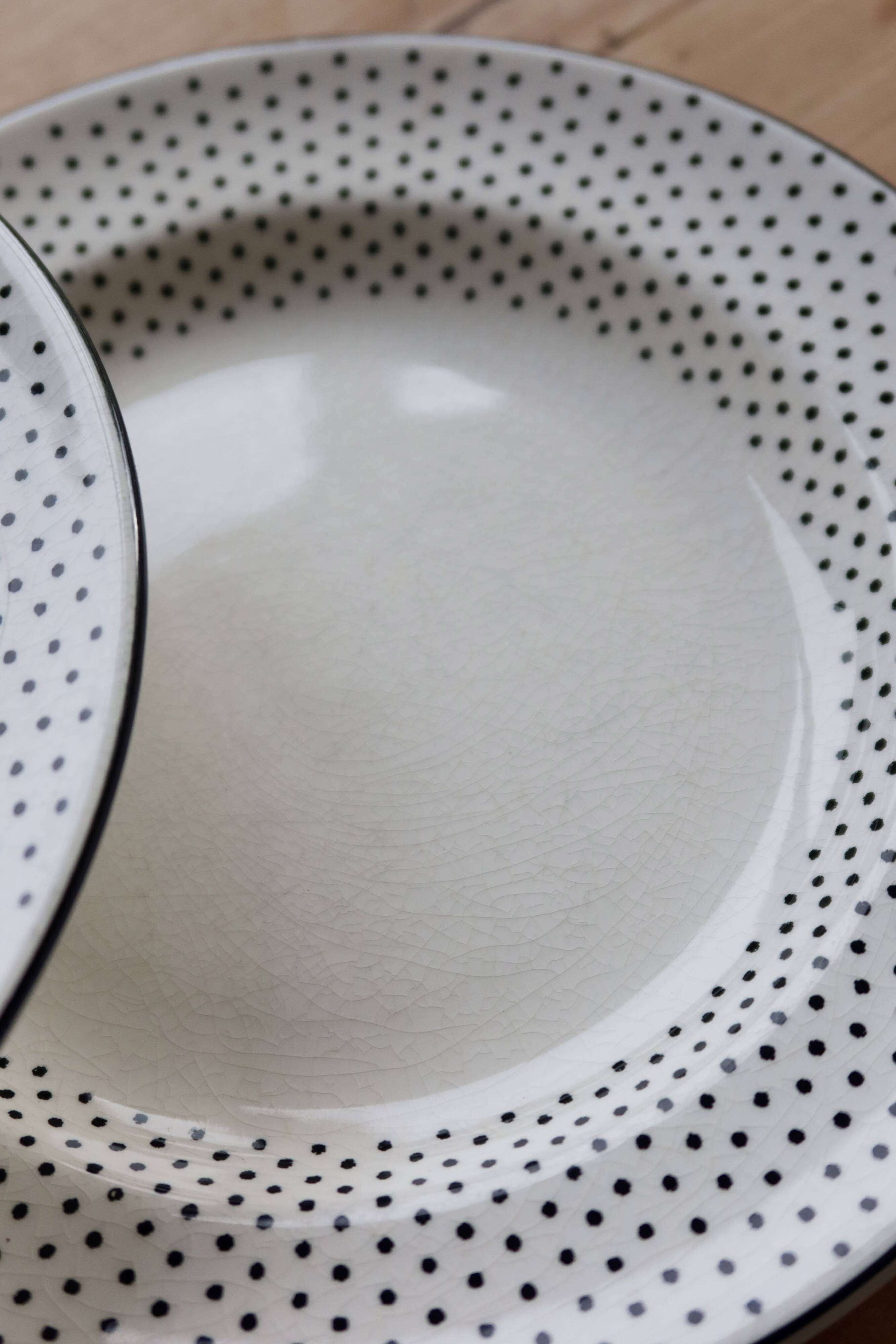 4 vintage flat plates from Gien – Black polka dot pattern