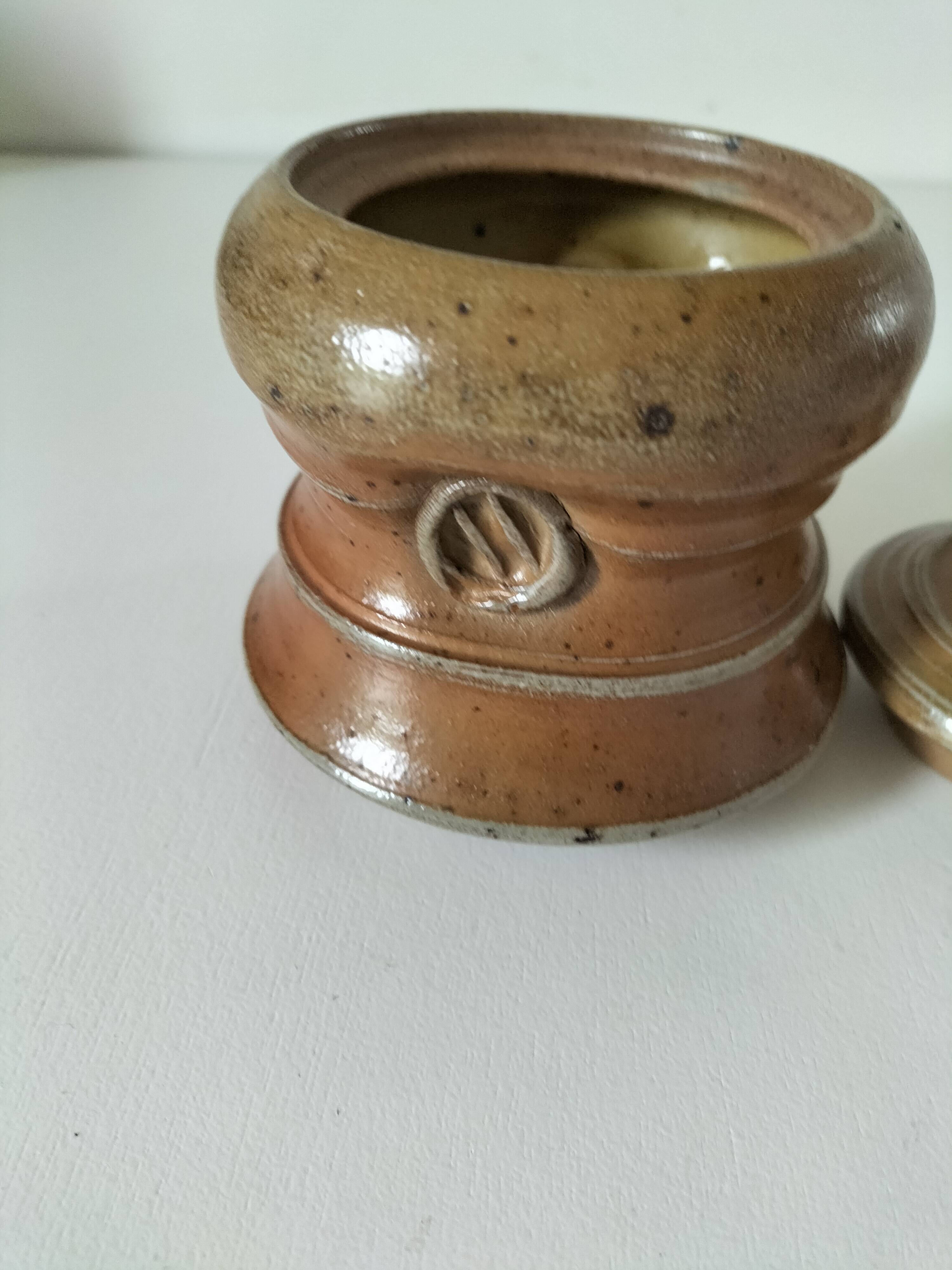 Covered pot in artisanal stoneware with an owl – signed Plume