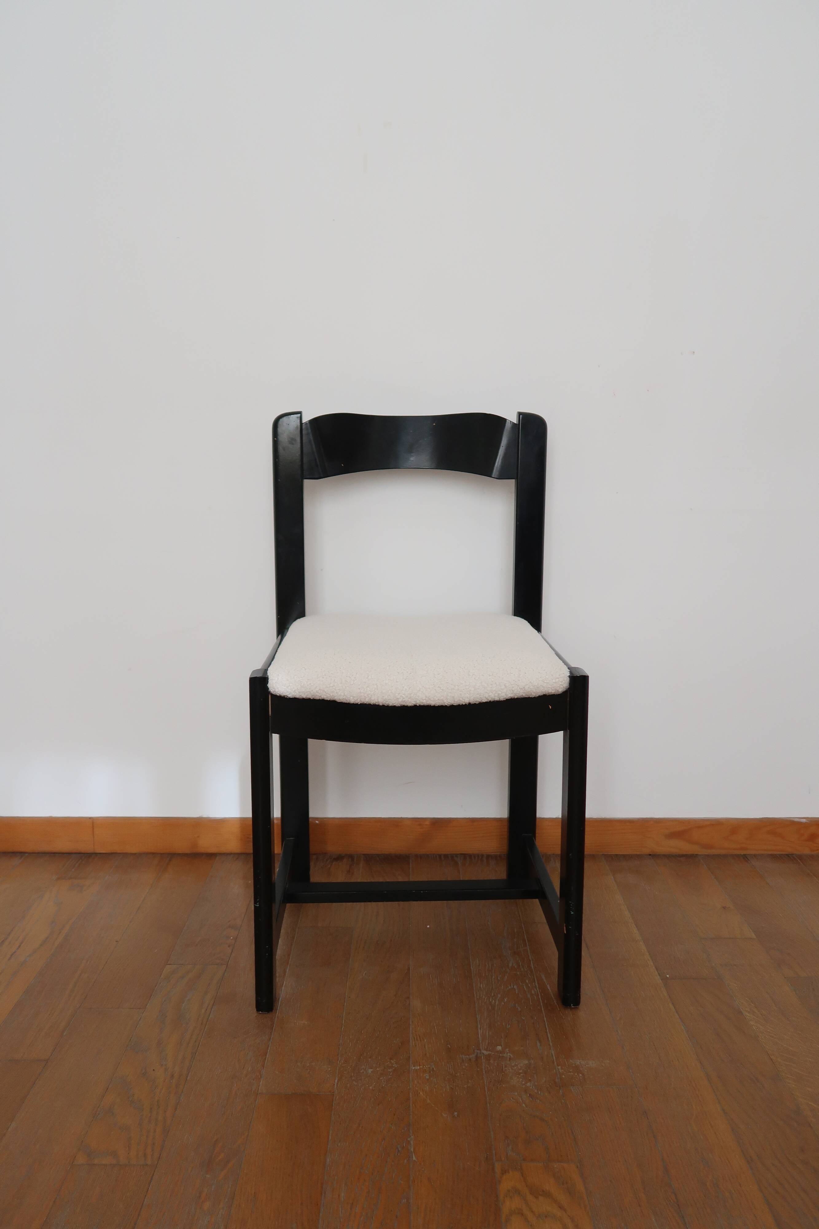 6 black lacquered and terry chairs