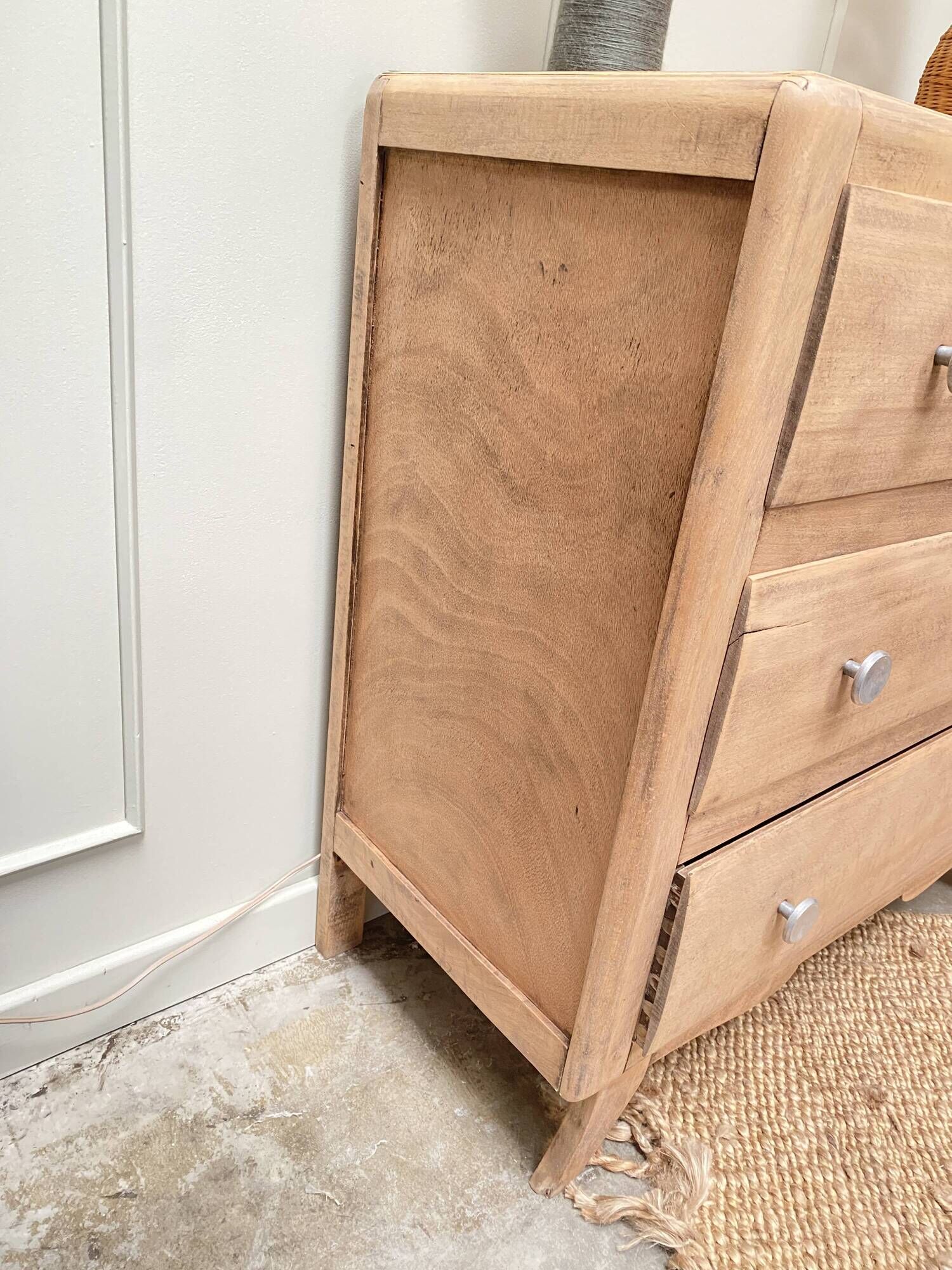 Moustache leg commode (renovated)