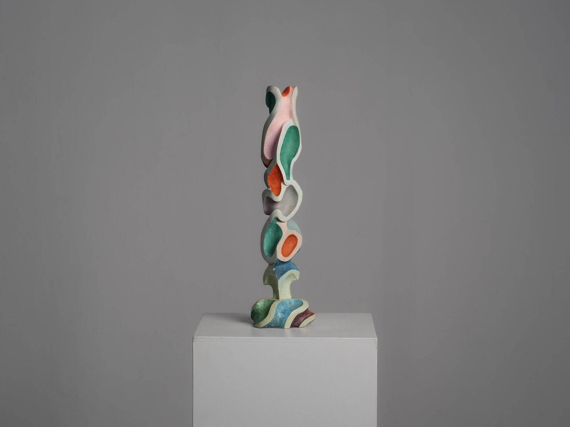 Sculpture en bois polychrome abstraite, attribuée à Ivan Stoyanov, Bulgarie, 1981