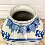 Chinese vase in blue-white porcelain decorated with lotus flowers