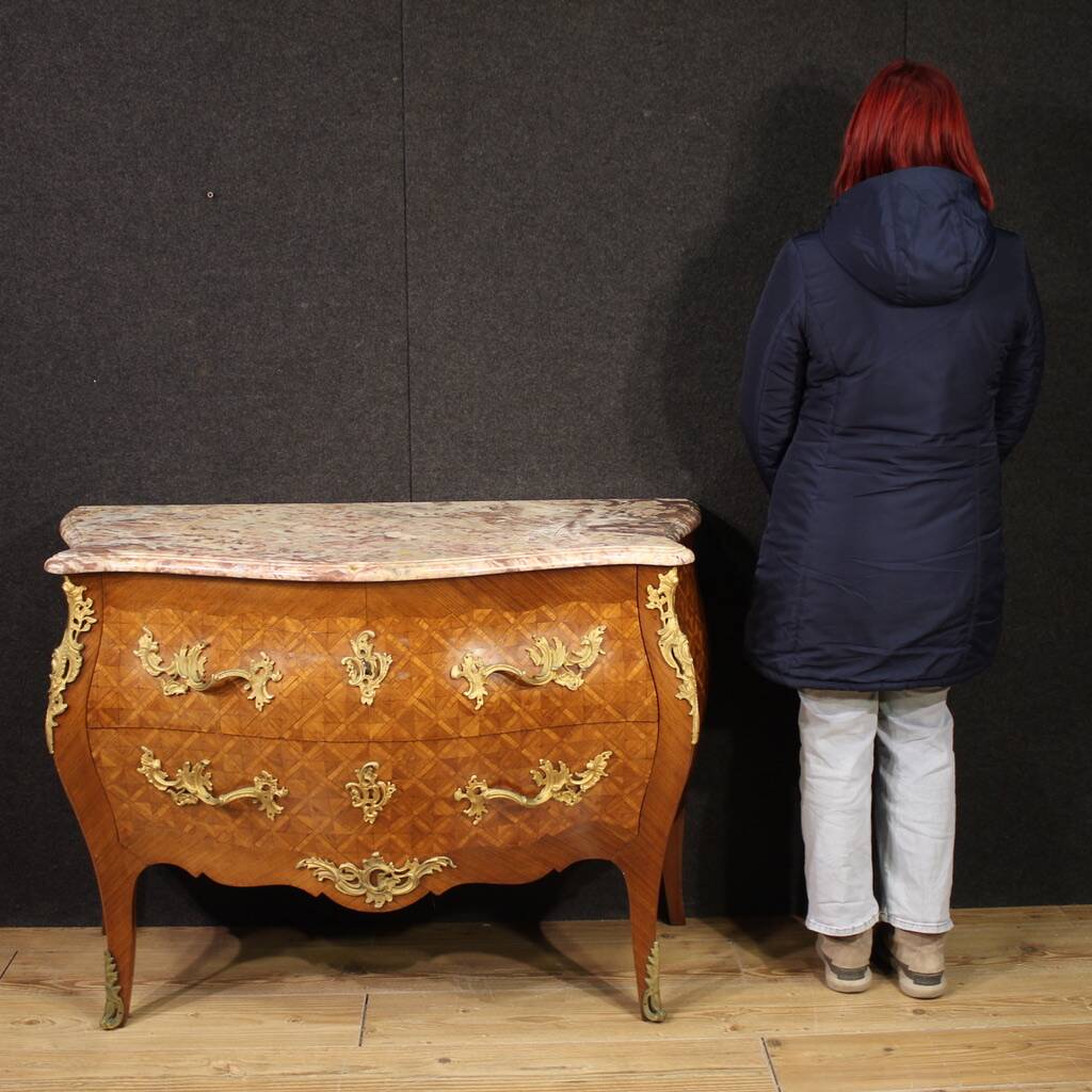 Commode française incrustée du XXe siècle avec plateau en marbre