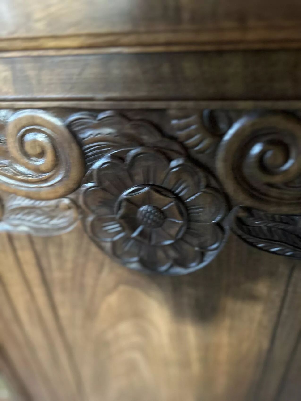 Art Deco walnut buffet – The elegance of the 1930s