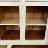 Buffet Mado low on feet compass