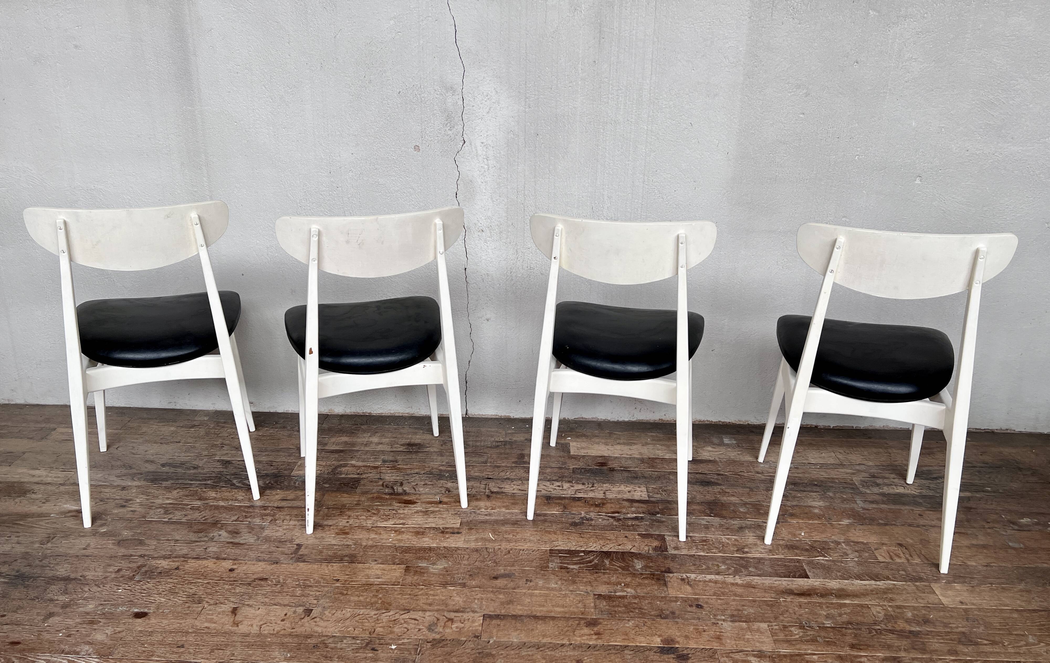 Series of 4 white and black Scandinavian chairs Ingrid from Stella 1960.