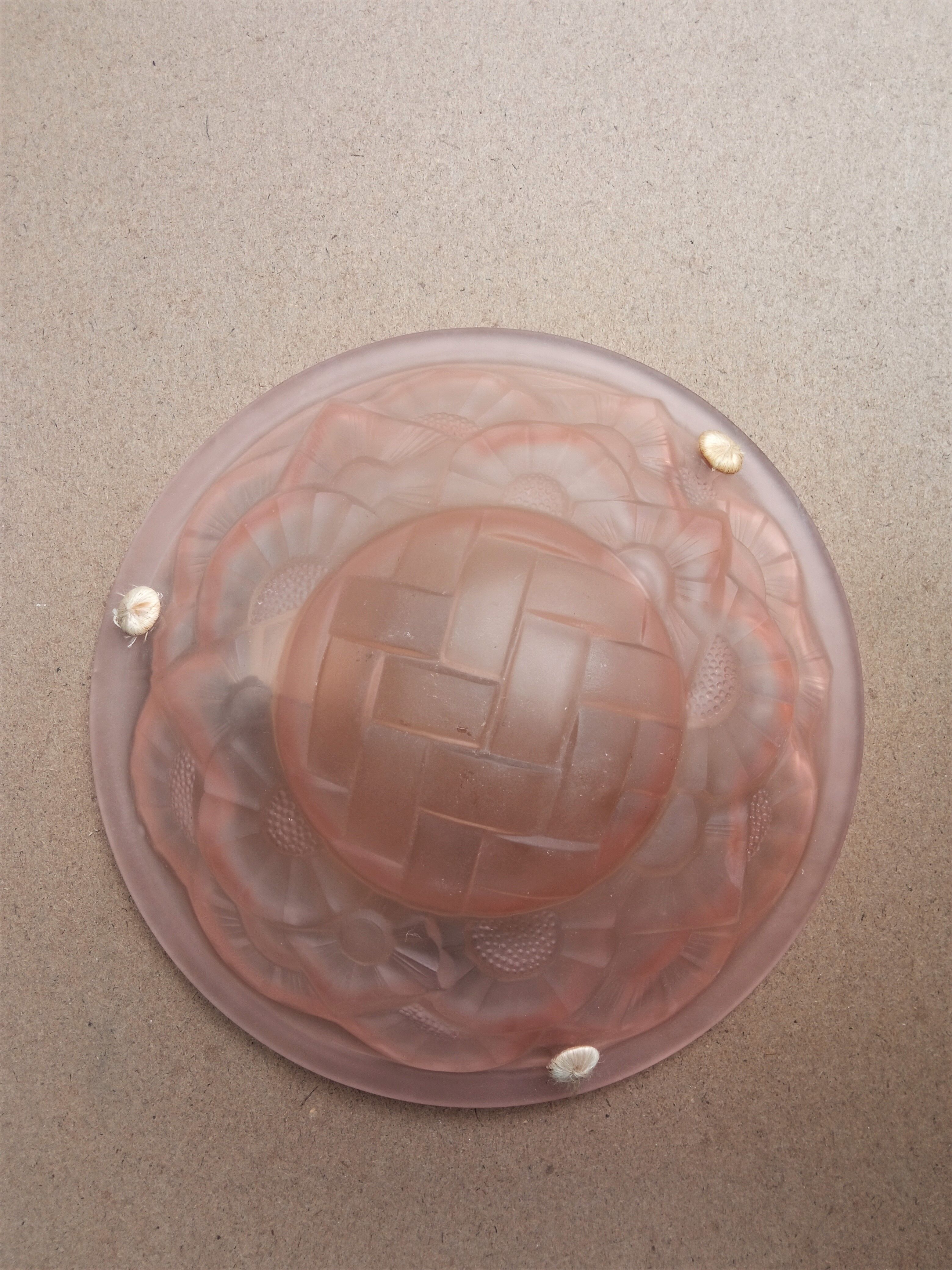 Ceiling light / Art Nouveau chandelier in pressed molded glass in working order - Degué