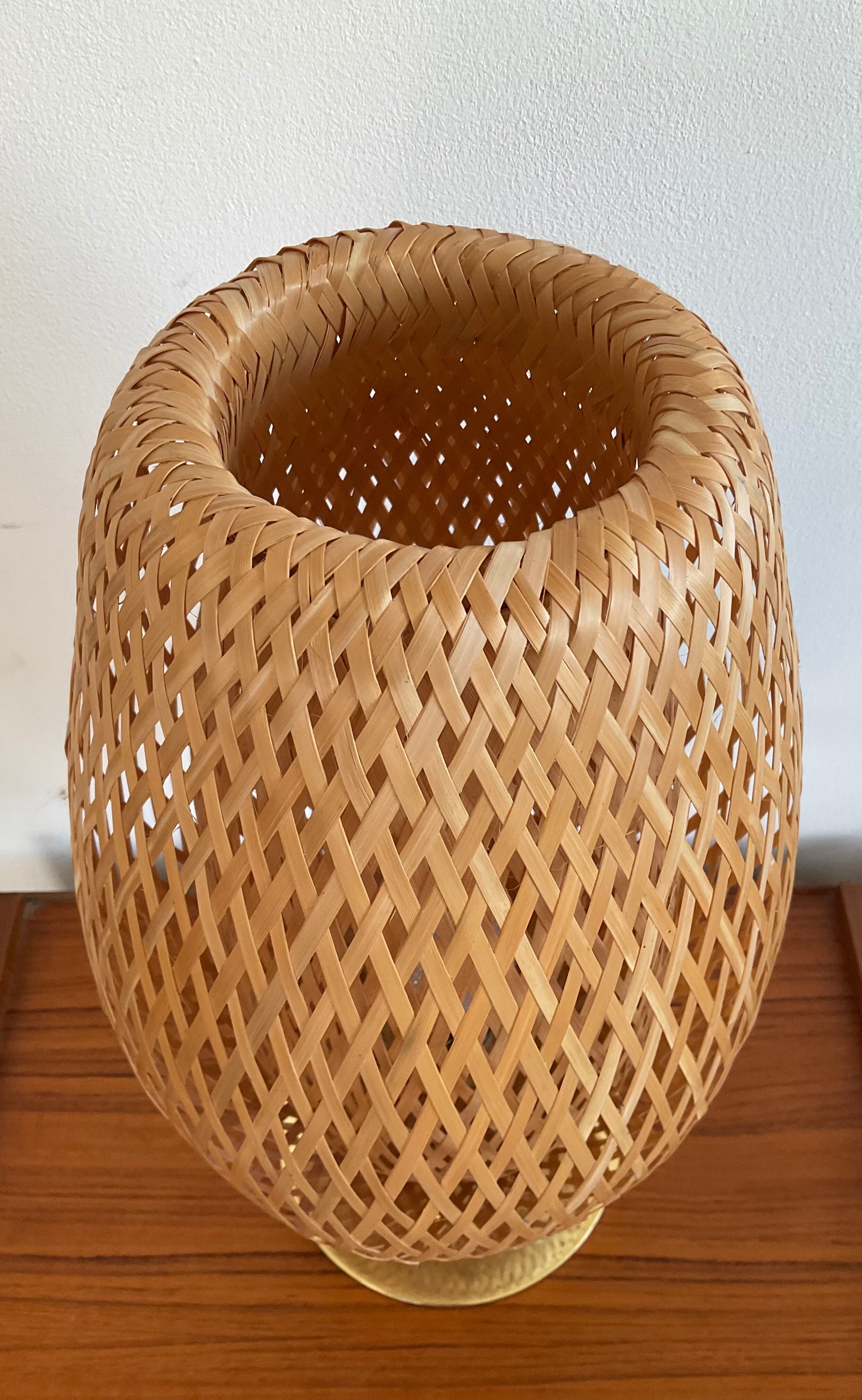 Design lamp in gold metal and wicker