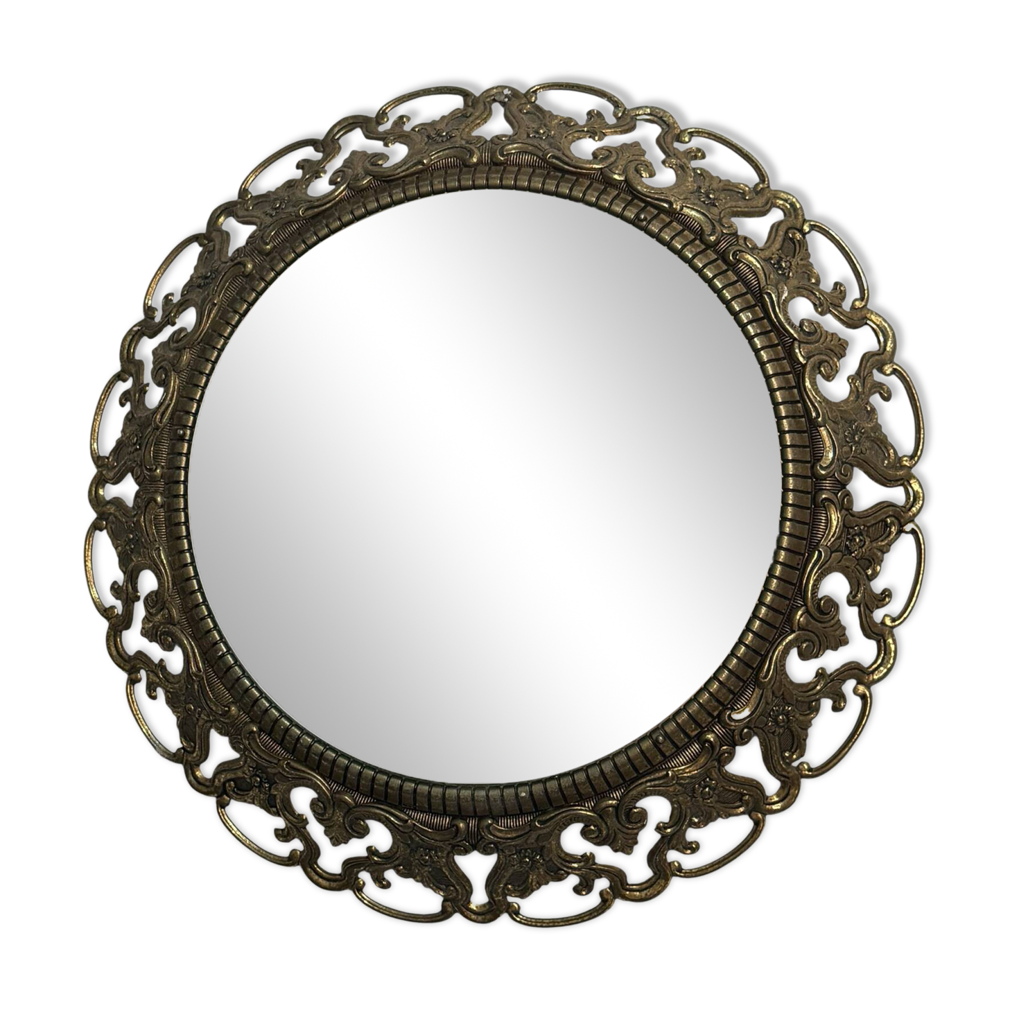 Round brass mirror from the 70s