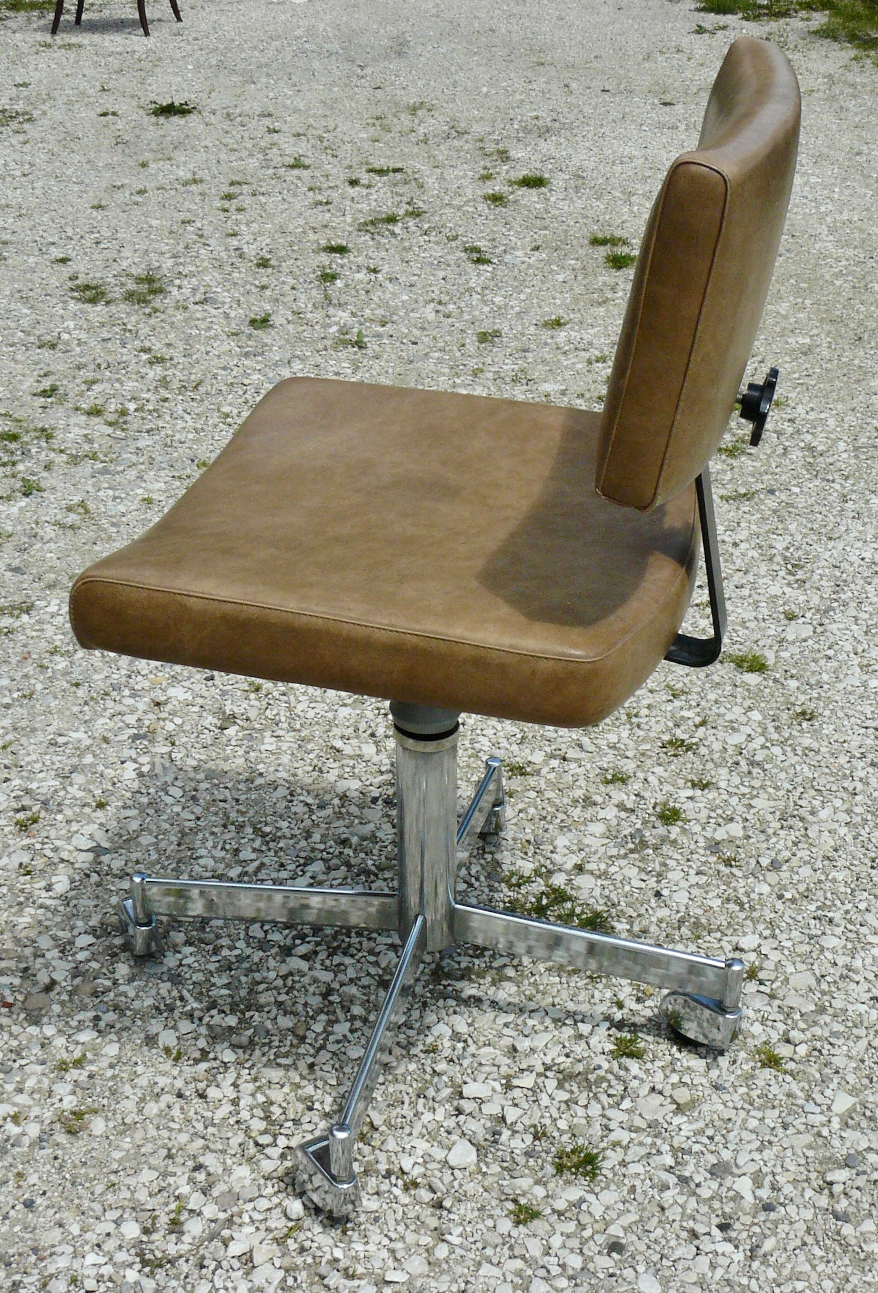 Swivel desk chair with modular height vintage 1970