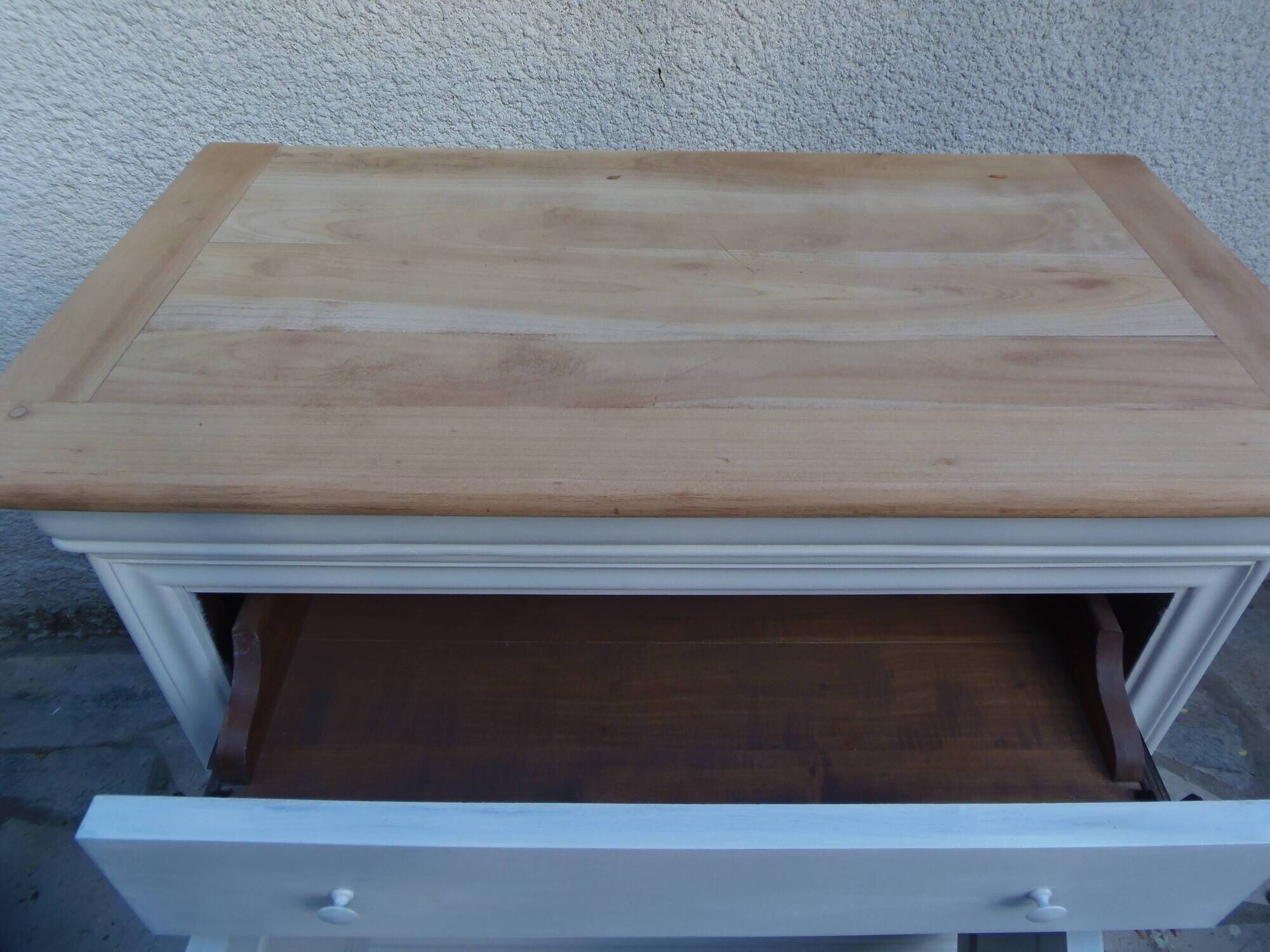 Buffet style Louis-Philippe in cherry wood – pearl grey & natural wood.