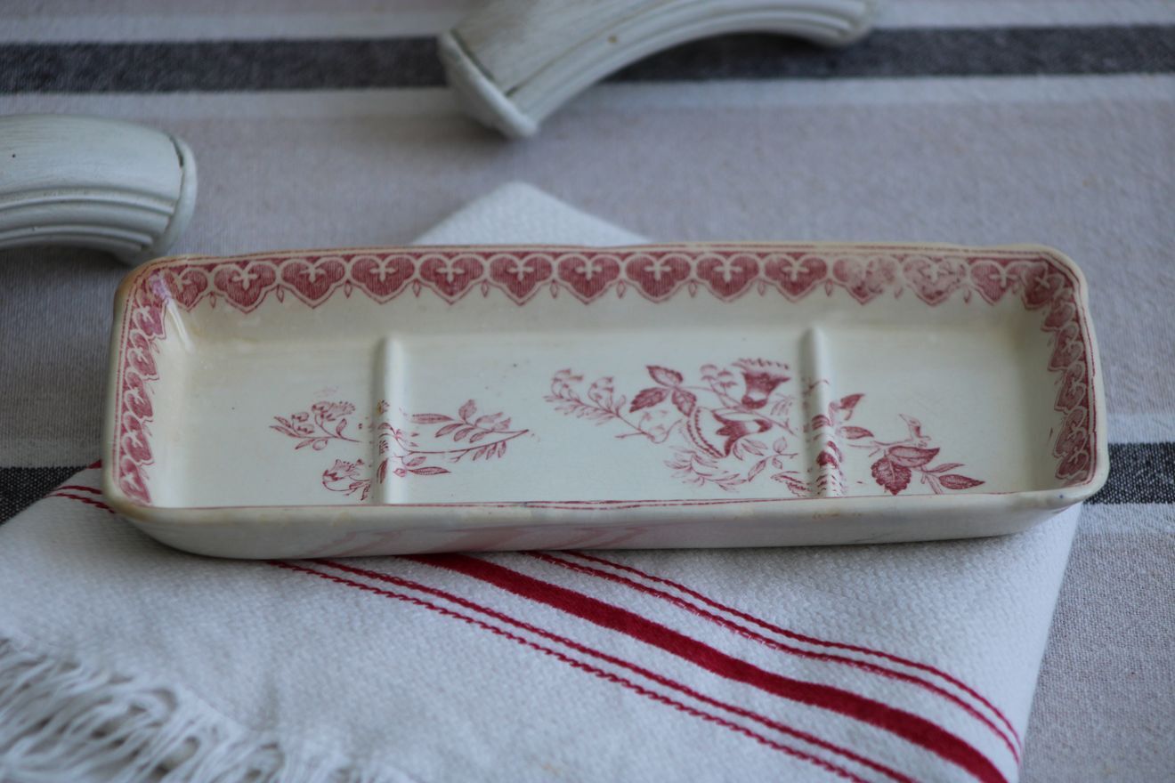 Iron earth ceramic soap dish