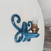 Antique wall light in enamelled cast iron.