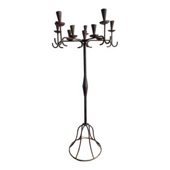 Grand chandelier sur pied en métal forgé art populaire