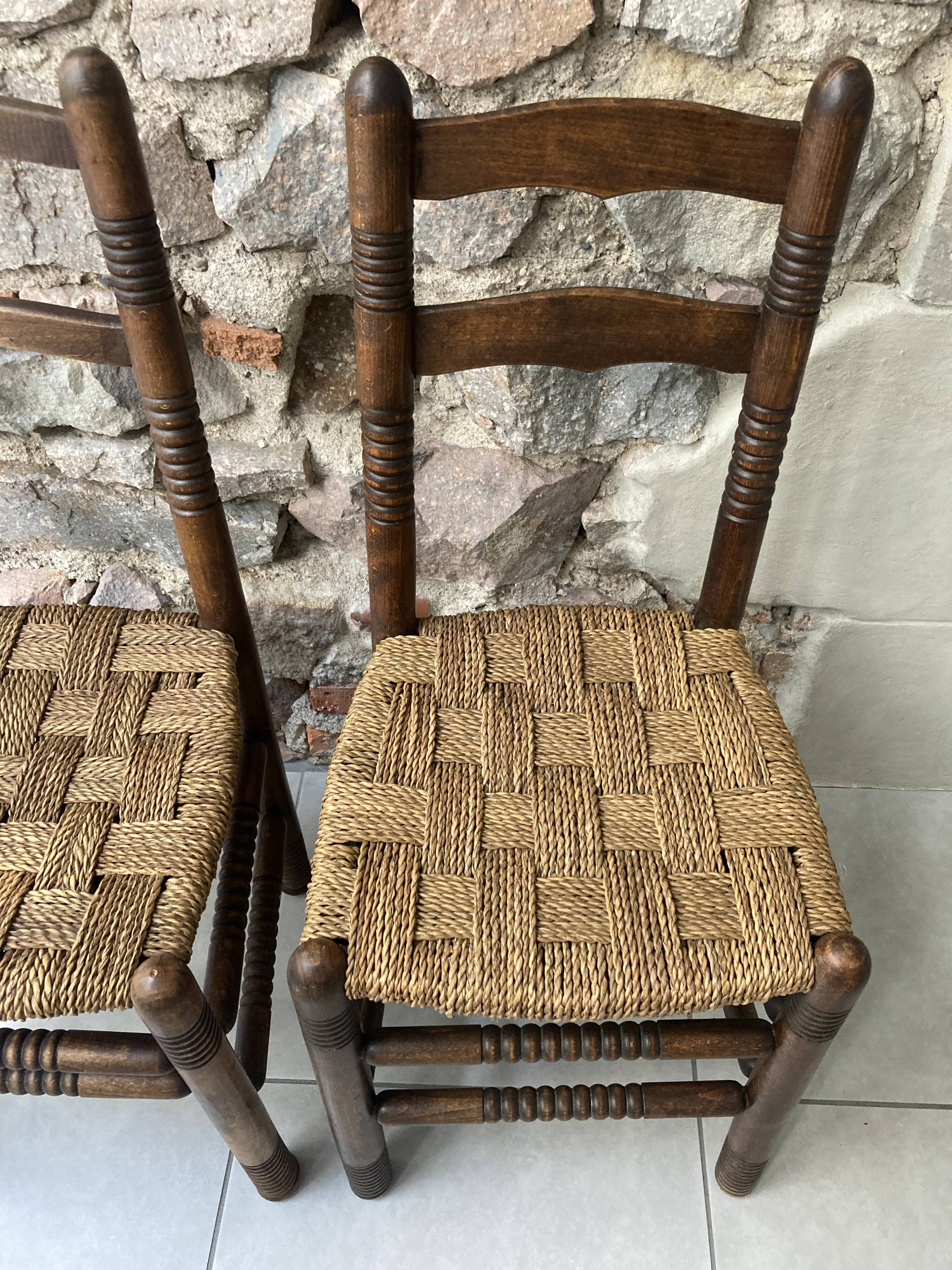 Duo de chaises en bois tourné et corde tressée, années 50-60