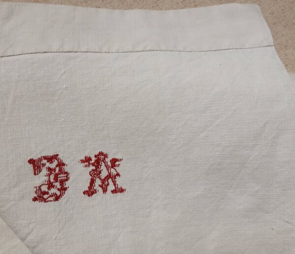 Drap de campagne en lin monogrammé ac au point de croix