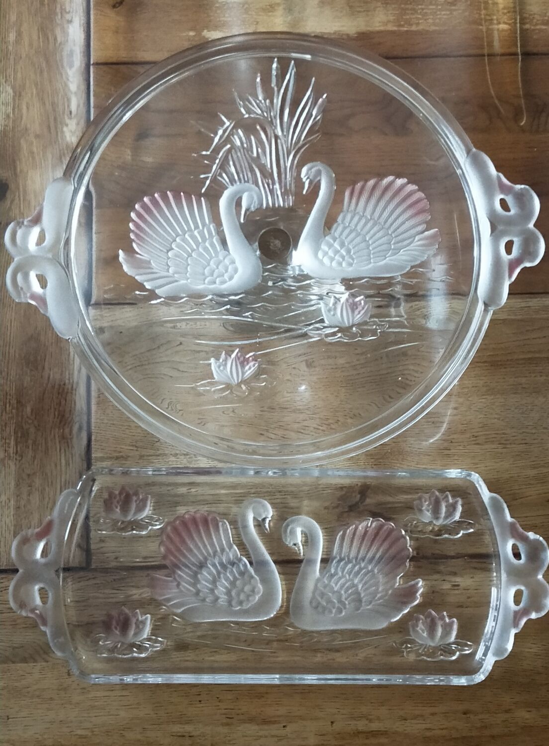 Cake dish and glass cake swan décor squad