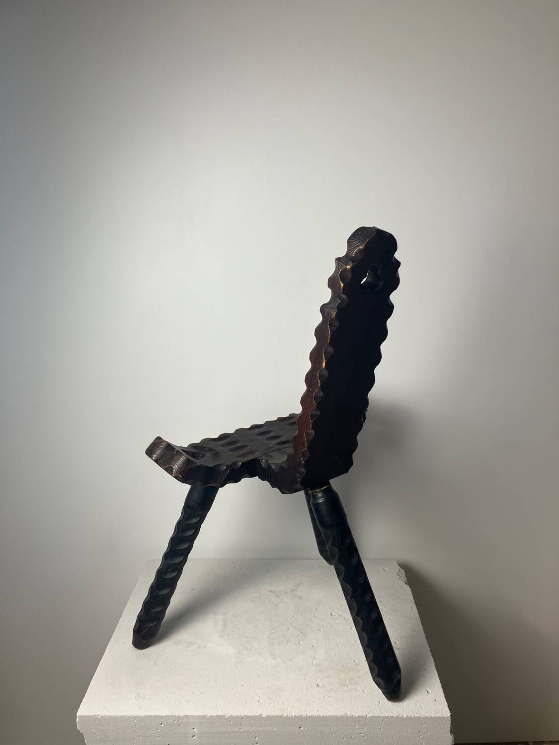 Chaise tripode brutaliste, 1950s