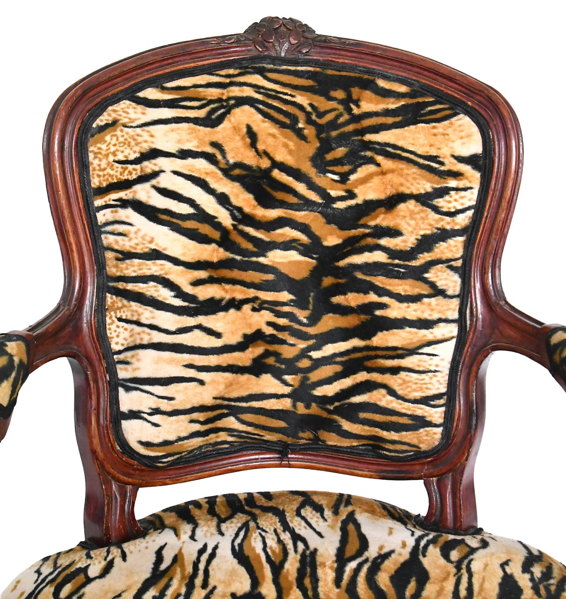 Paire de fauteuils cabriolet de style Louis XV