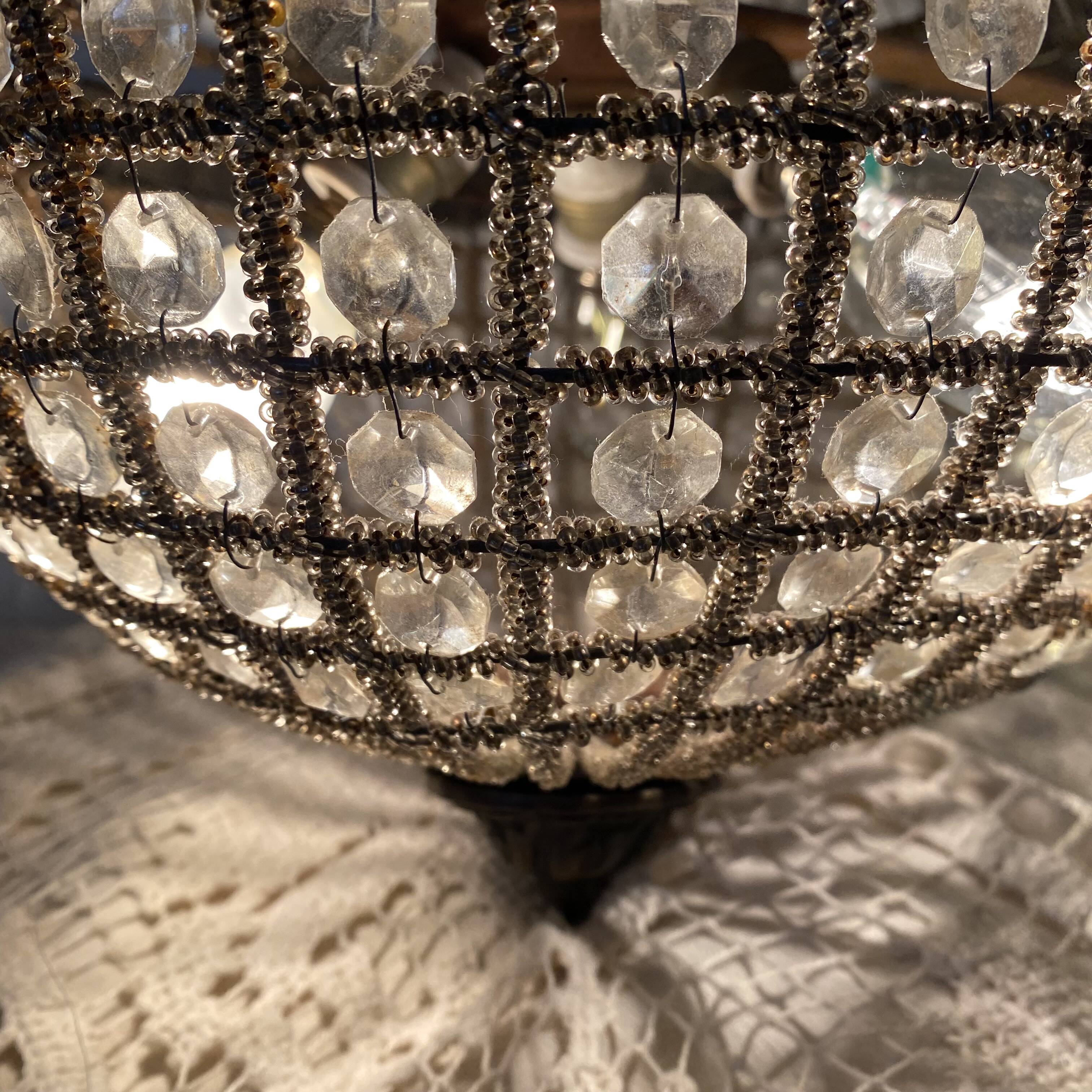 Empire-style hot air balloon chandelier with 6 lights and crystal drops