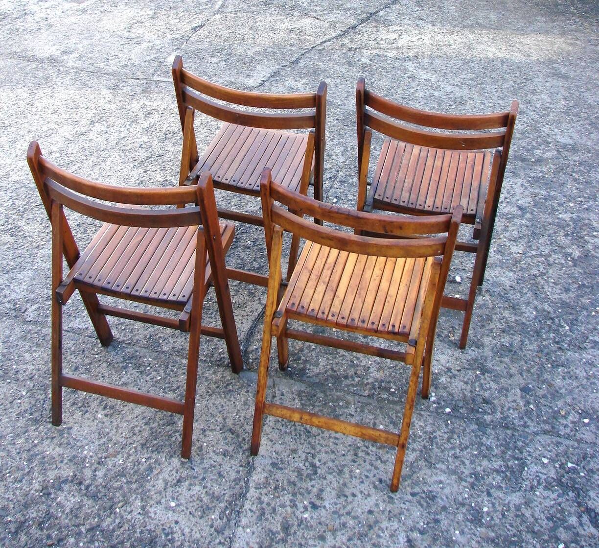 A set of 4 vintage folding wooden chairs, 1970s.