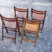 Un ensemble de 4 chaises pliantes en bois vintage, années 1970.