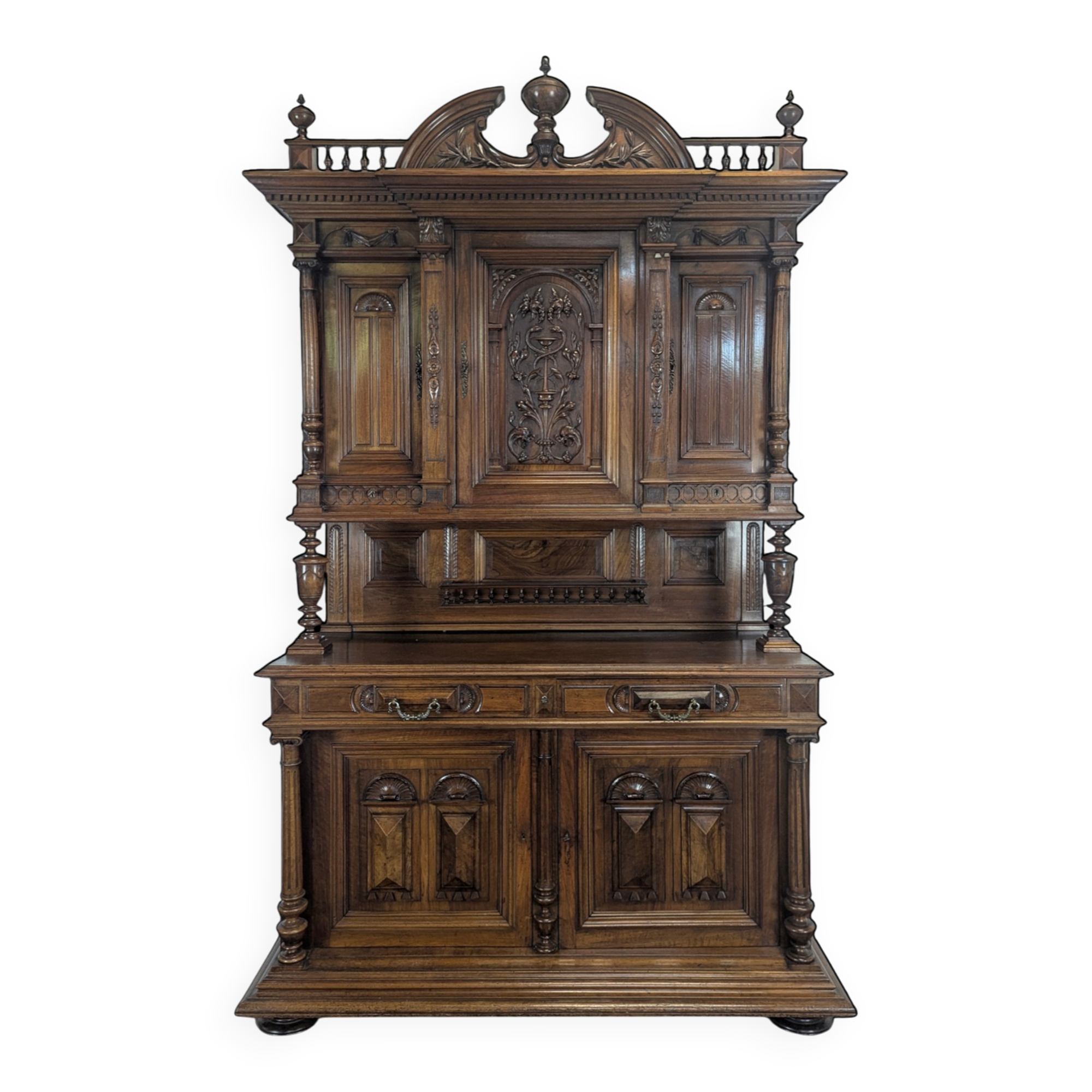 Large buffet with 2 bodies in Renaissance style made of solid walnut.