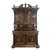 Grand buffet 2 corps de style Renaissance en noyer massif