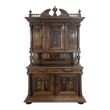 Grand buffet 2 corps de style Renaissance en noyer massif