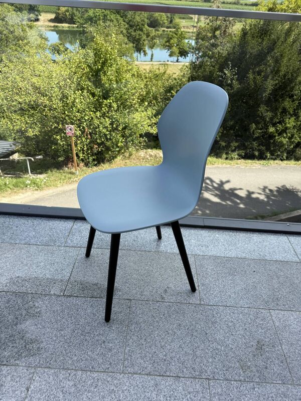 Chaise design Sedus bleu clair – piètement bois noir