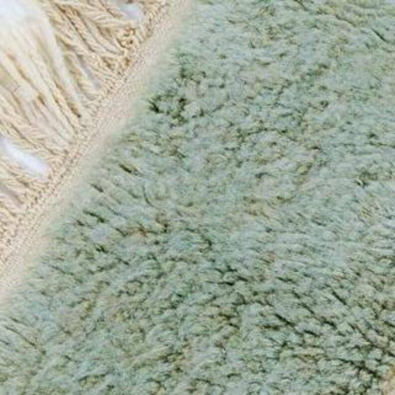 Handmade pure wool traditional green rug size 2/3 m