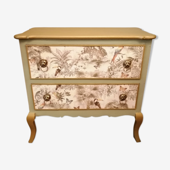 Commode stylisée