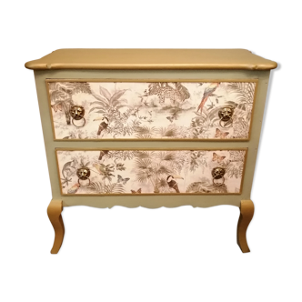 Commode stylisée