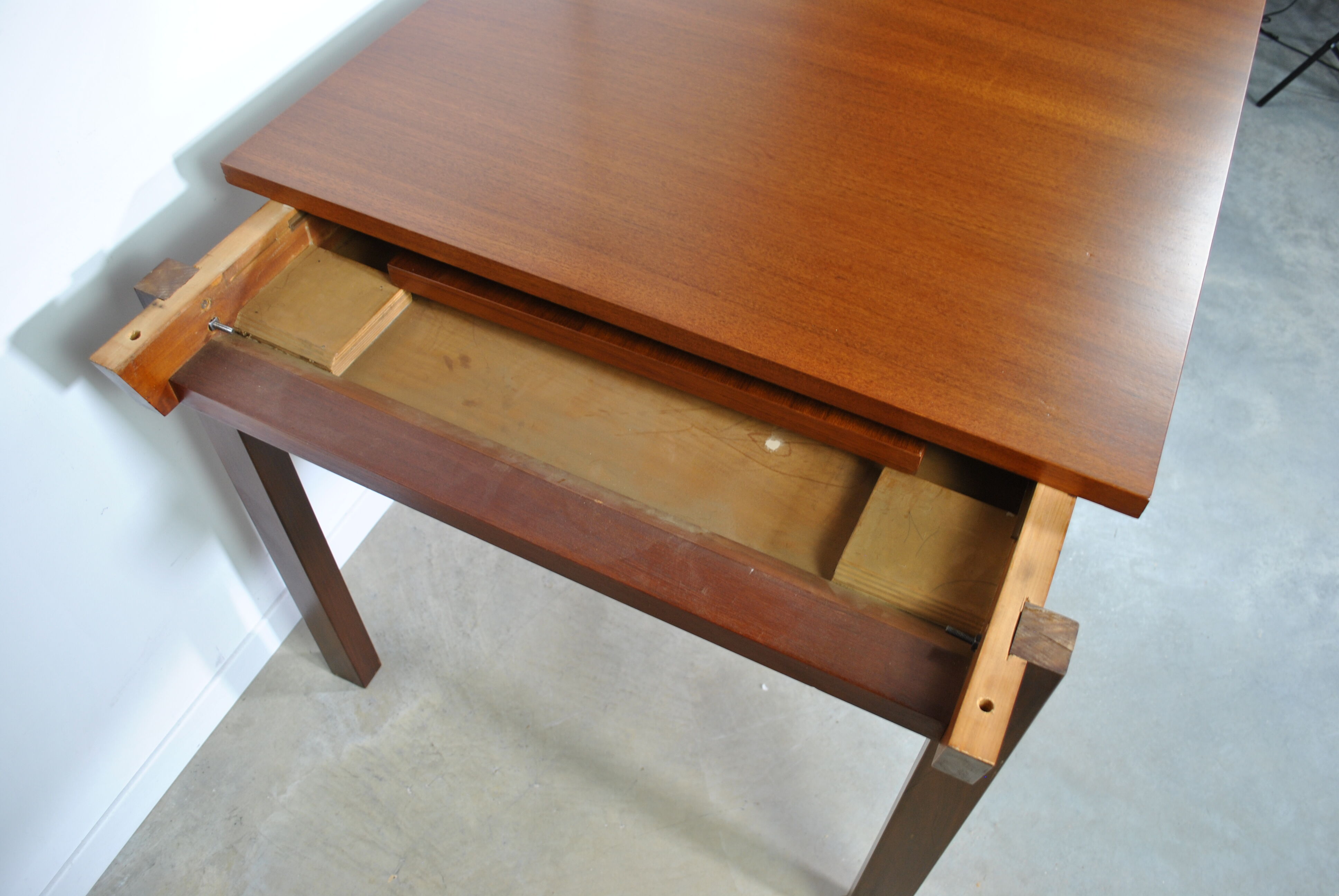Extendable dining table in 1970 teak