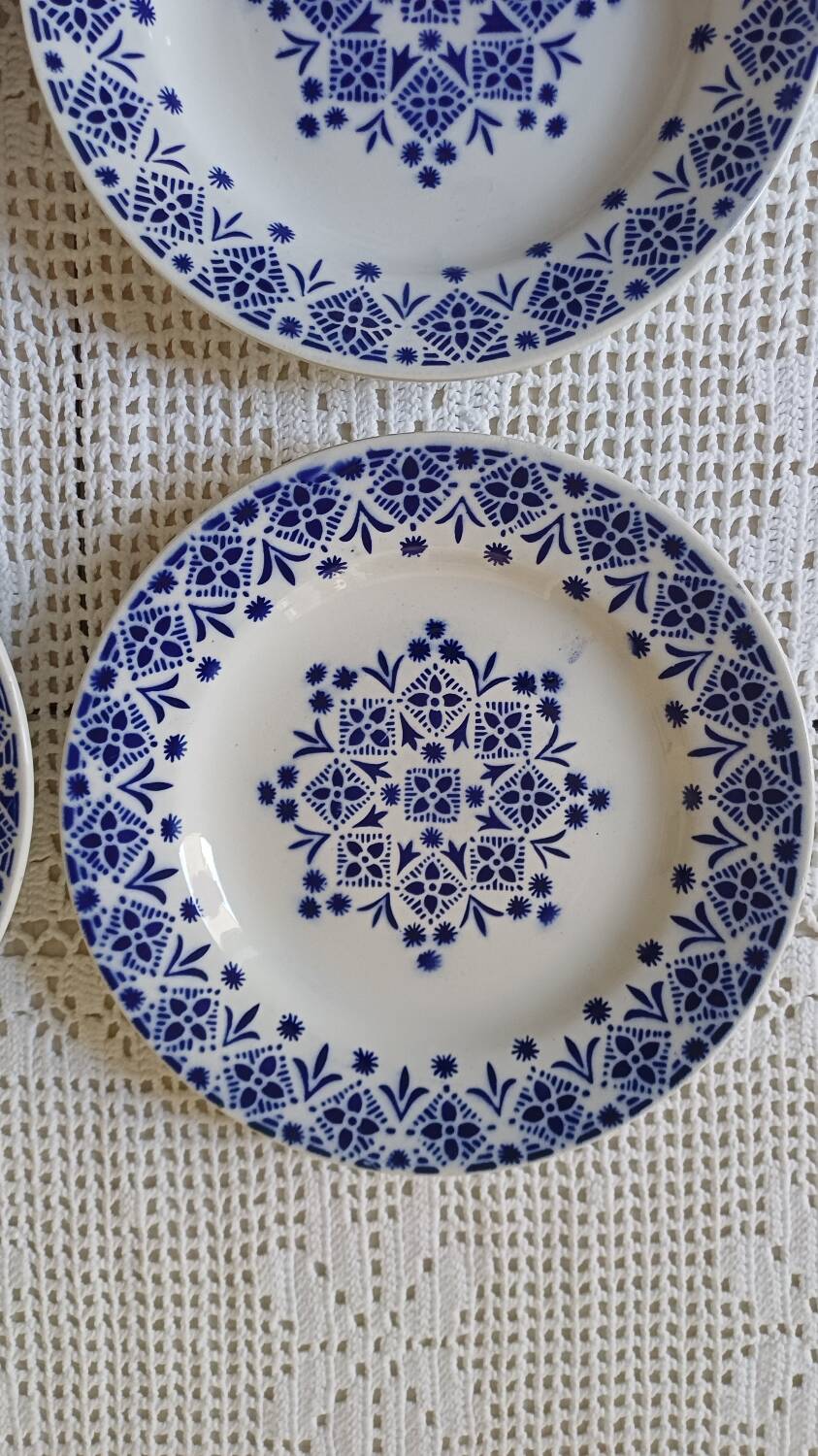 Set of 6 opaque porcelain dinner plates from St Amand
