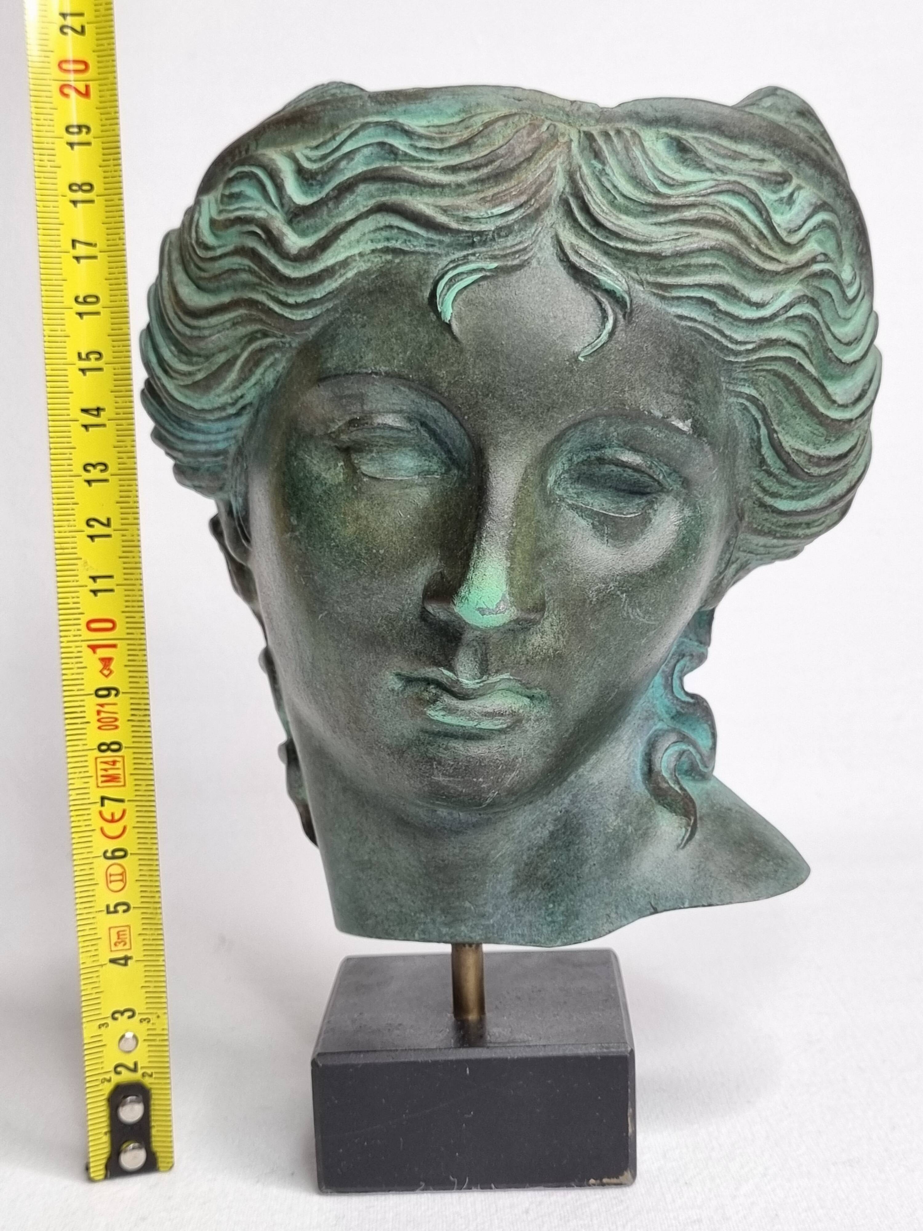 Antique style statue head, verdigris patina, signed Art Team, H 20 cm