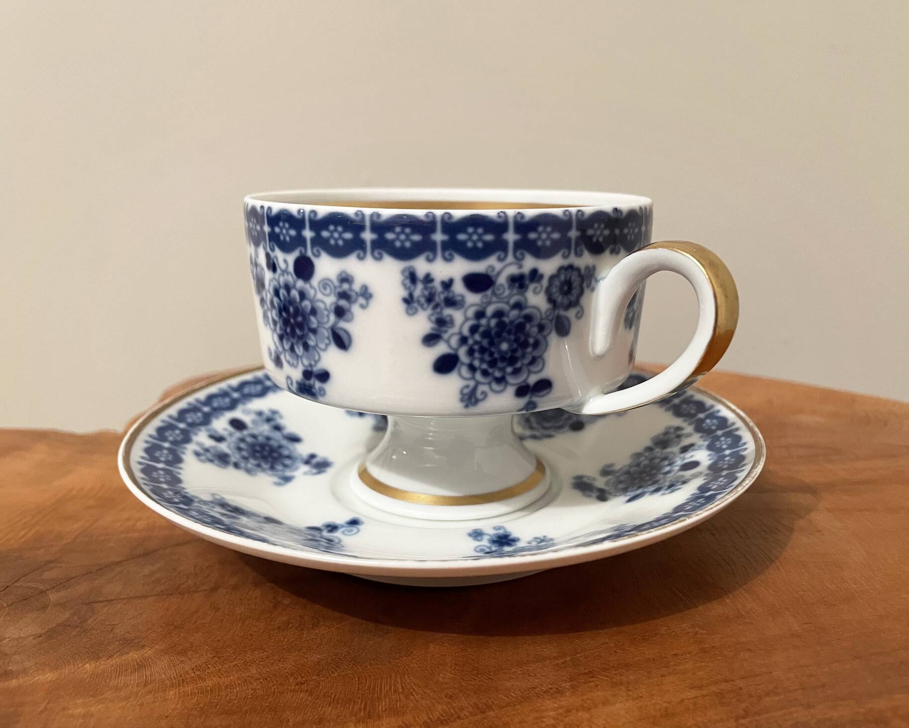 Tasse à thé en porcelaine Wallendorf avec soucoupe, Echt Kobalt, motif fleur bleue