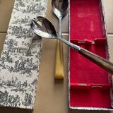 Salad servers
