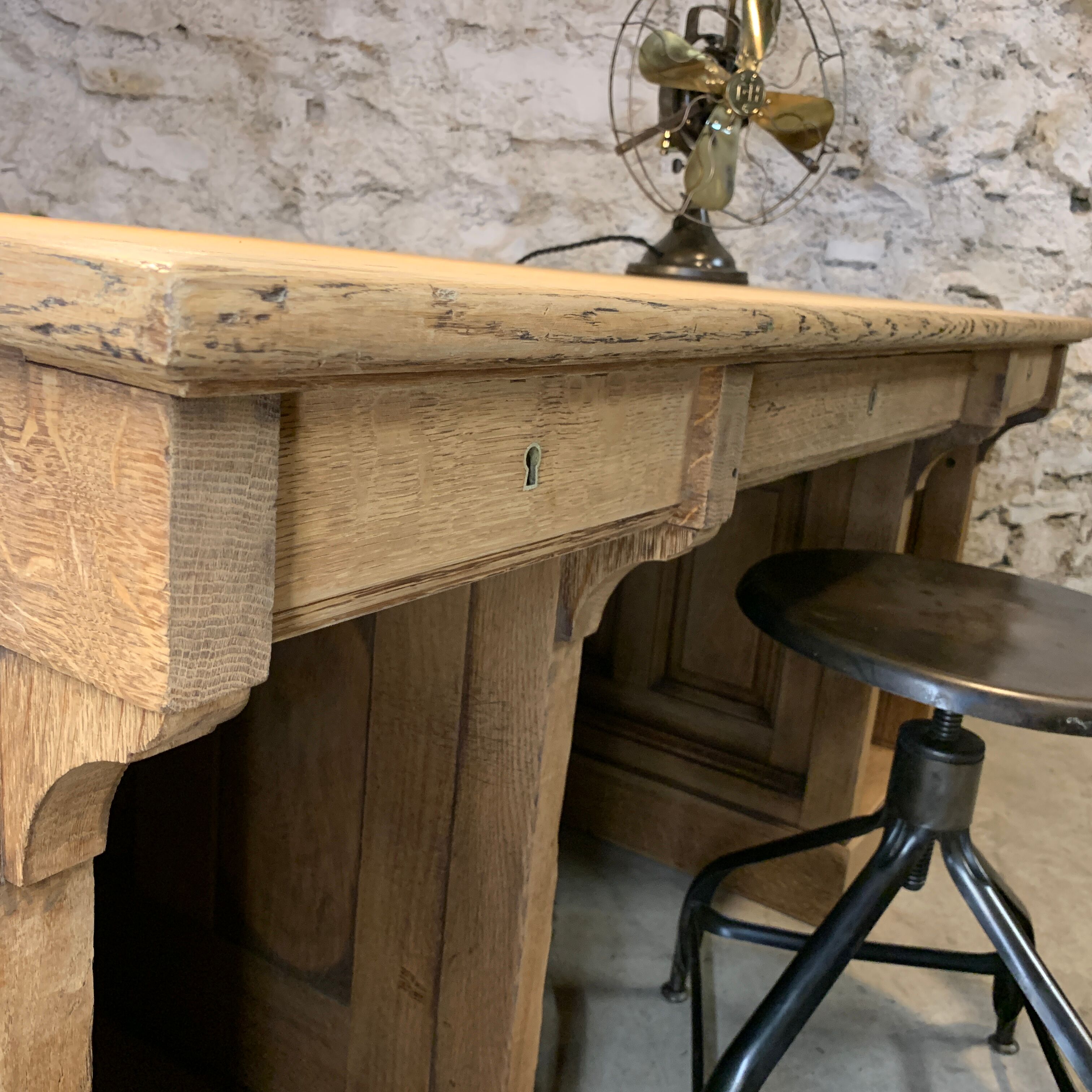 Former oak desk of the BNF