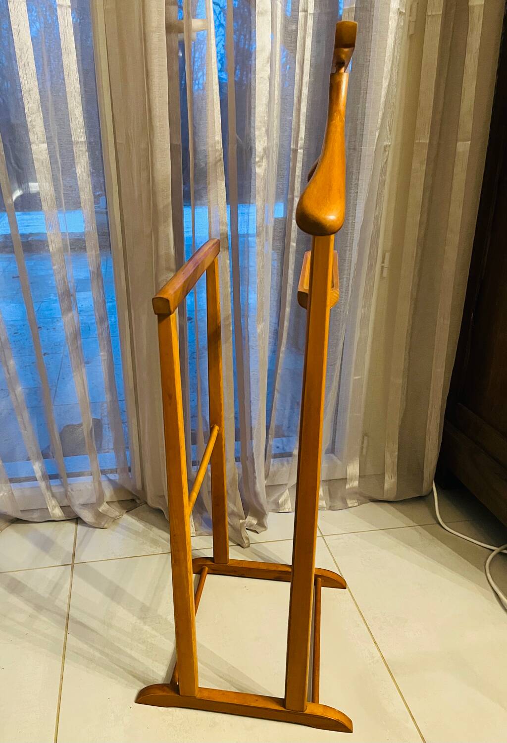 Light wood butler valet