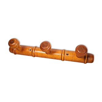 Wall coat rack