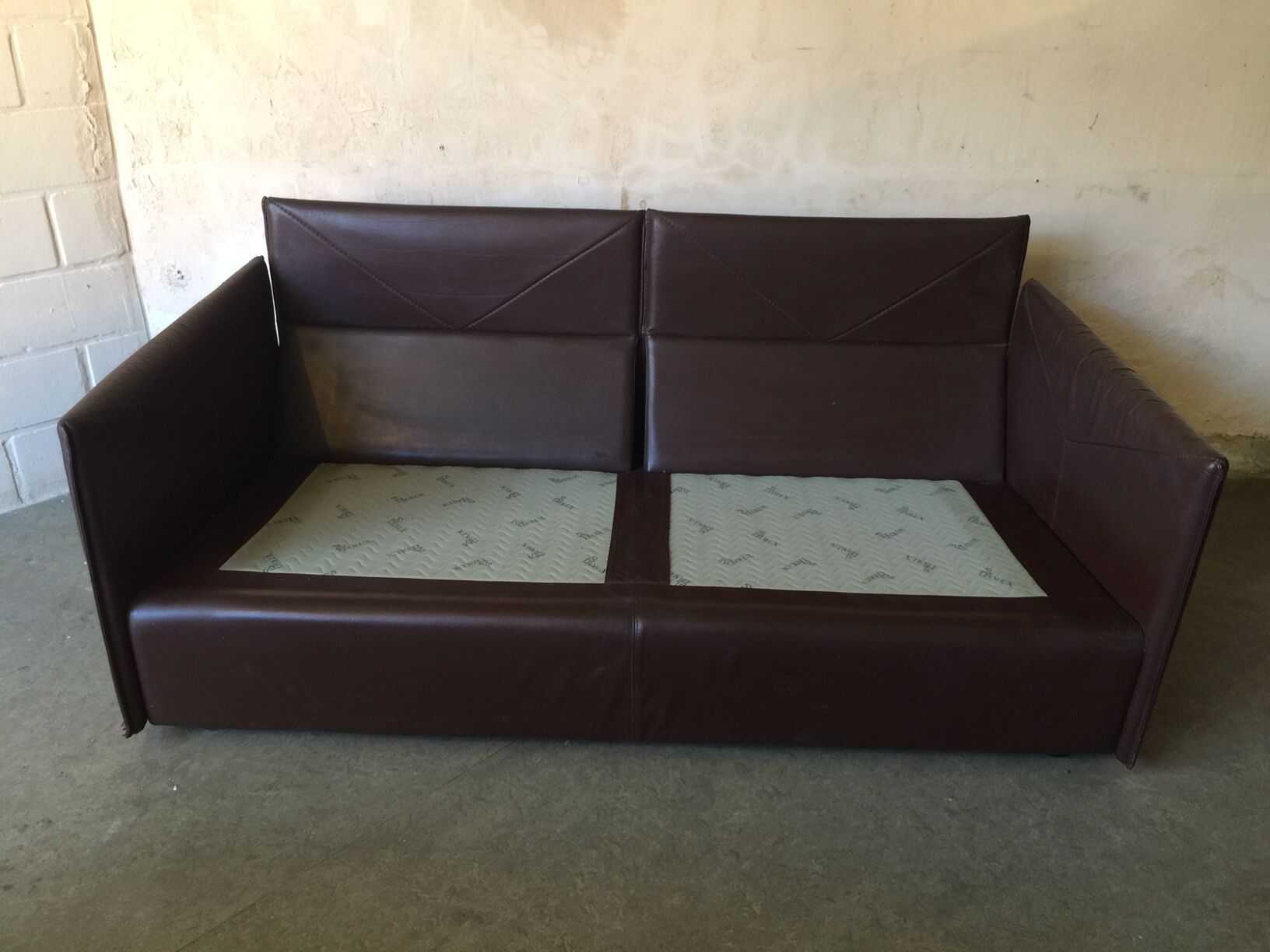 2-seater leather leolux sofa