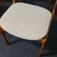 Un ensemble de quatre chaises de salle à manger en teck vintage.