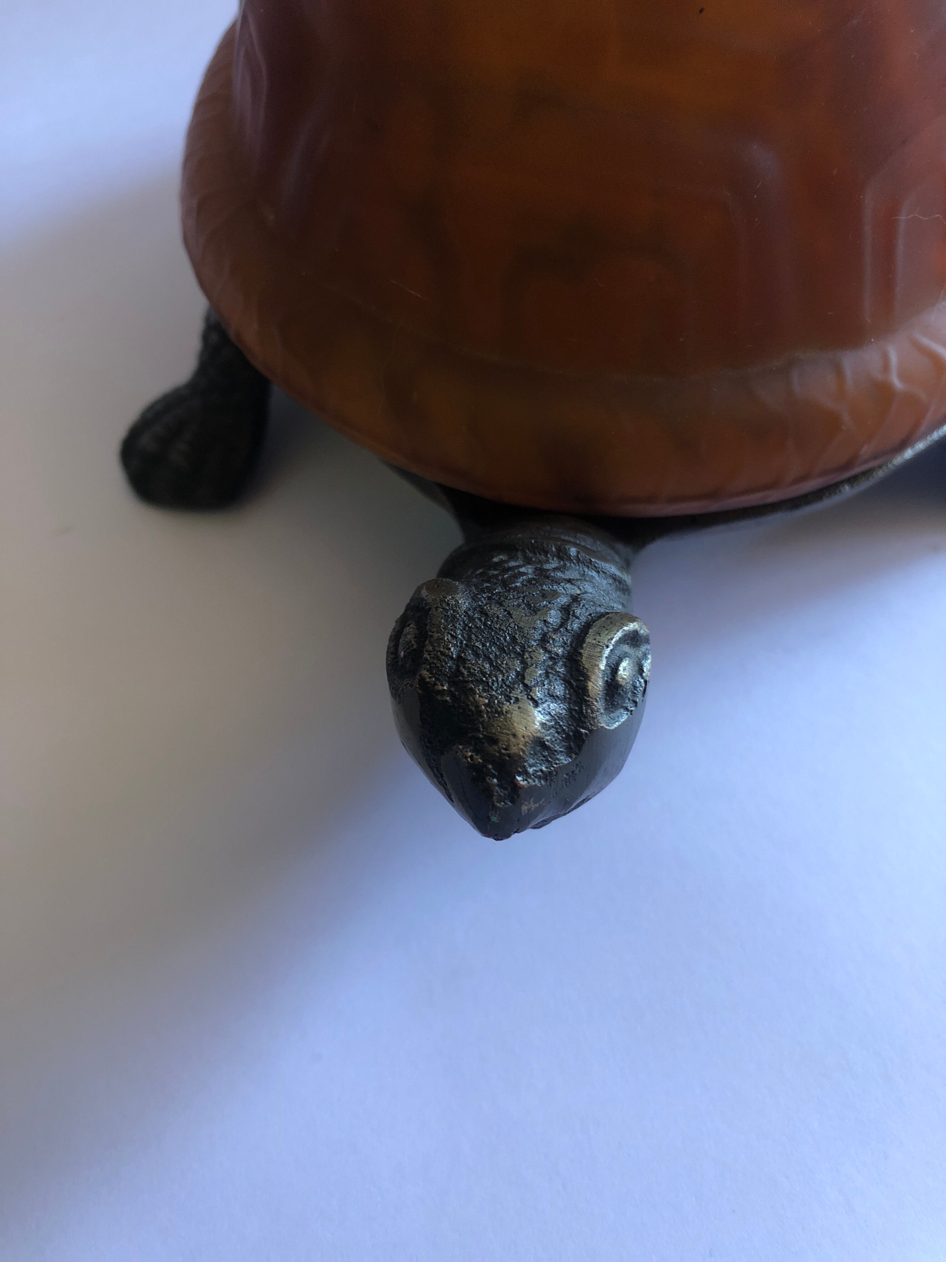 Amber turtle lamp