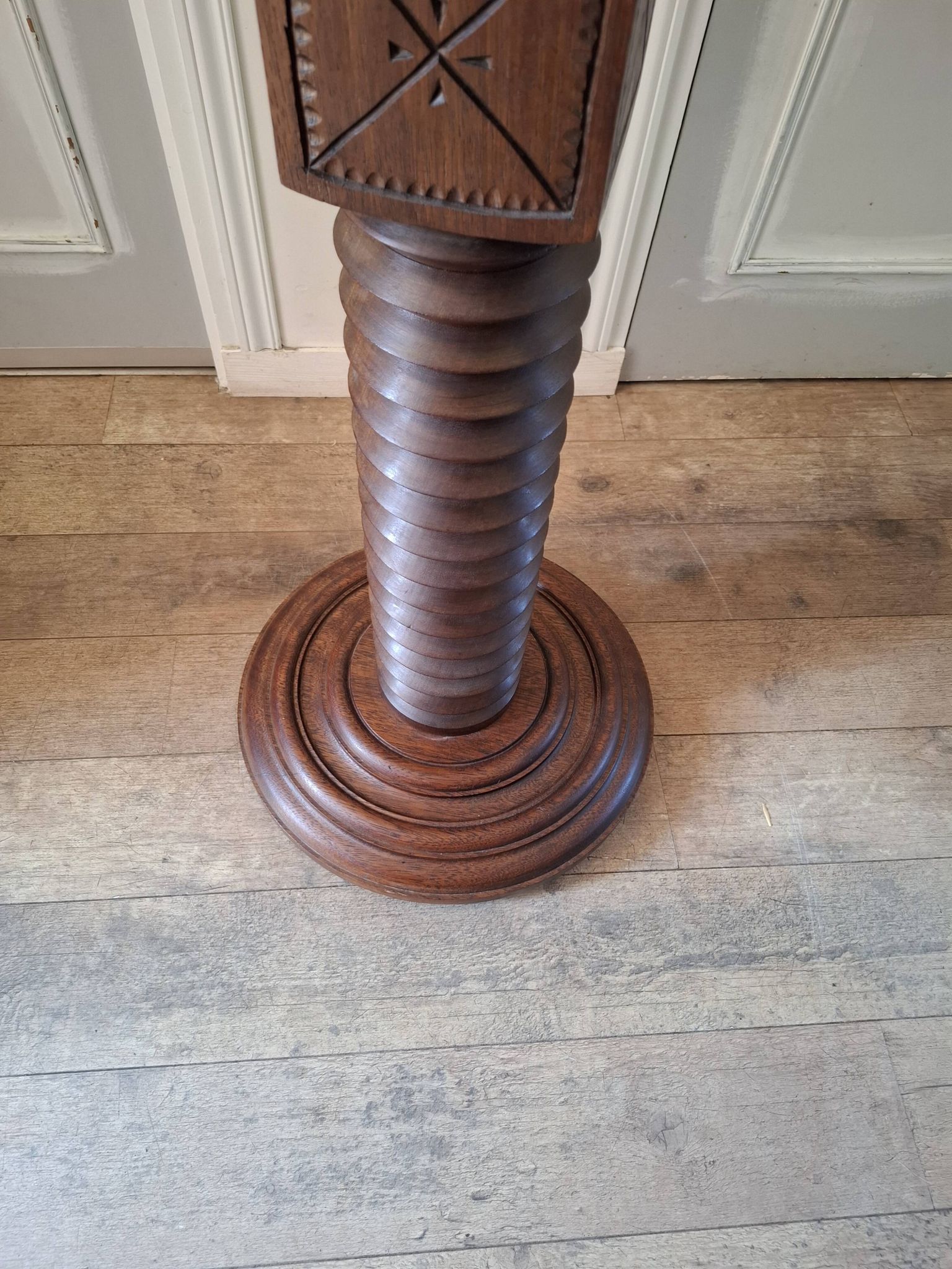 Large press screw seat