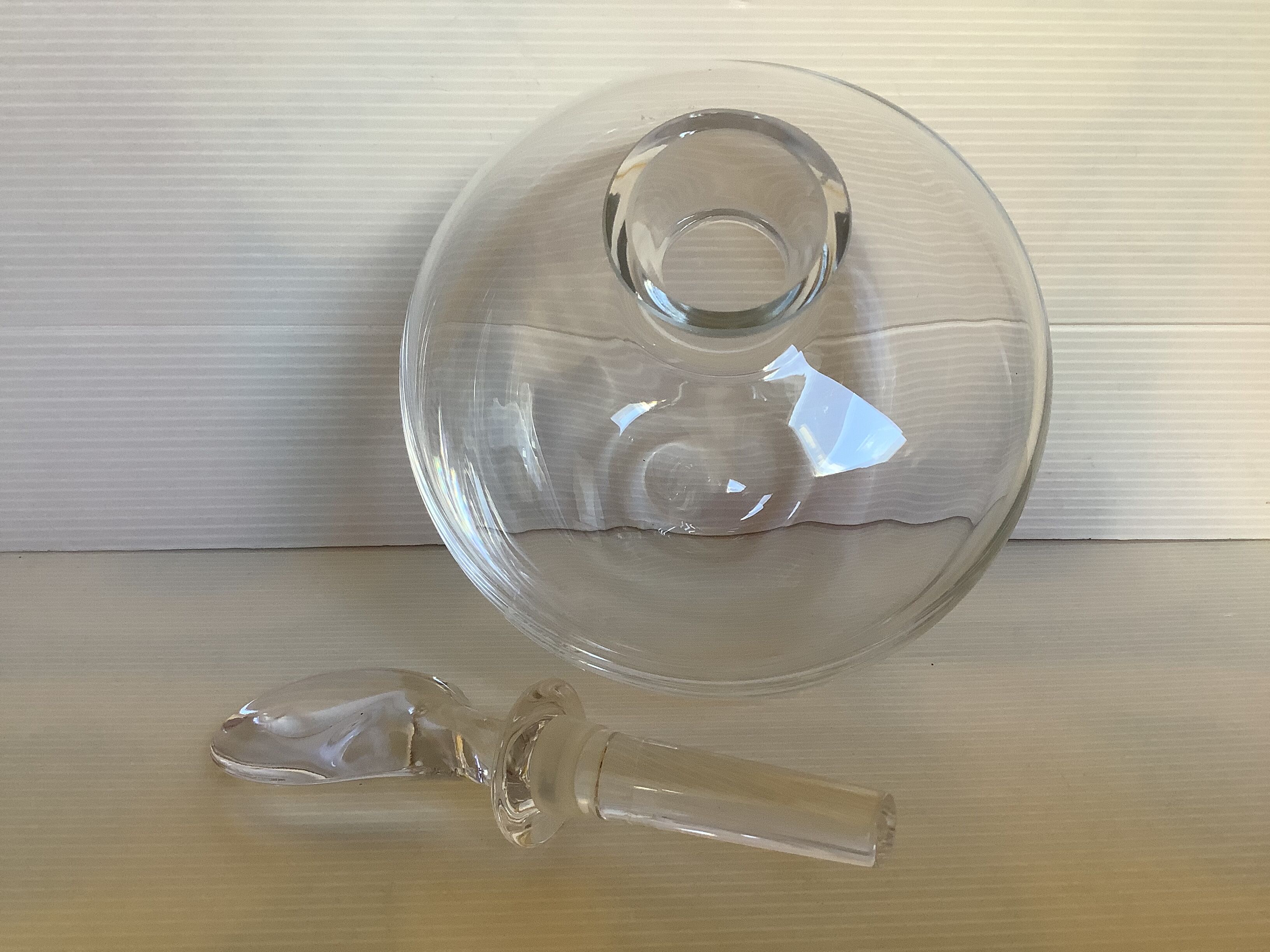 Apple-shaped carafe